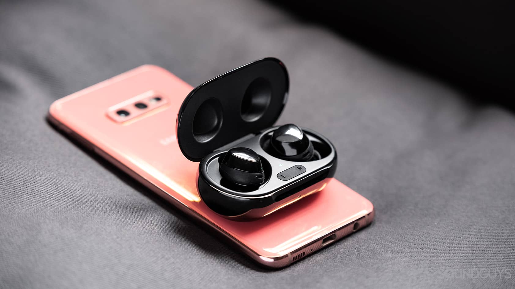 can you connect to galaxy buds in the case